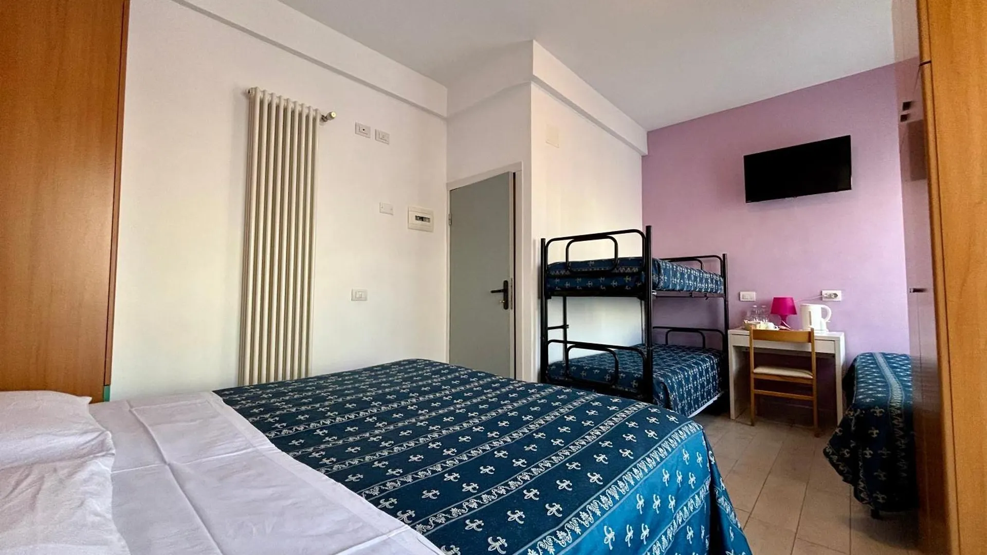 Hotel Iride Suite & Breakfast- Ideale Per Famiglie E Coppie Riccione 2*,