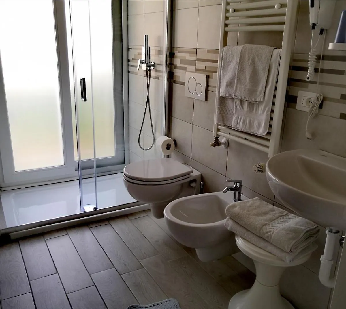 Hotel Iride Suite & Breakfast- Ideale Per Famiglie E Coppie Riccione