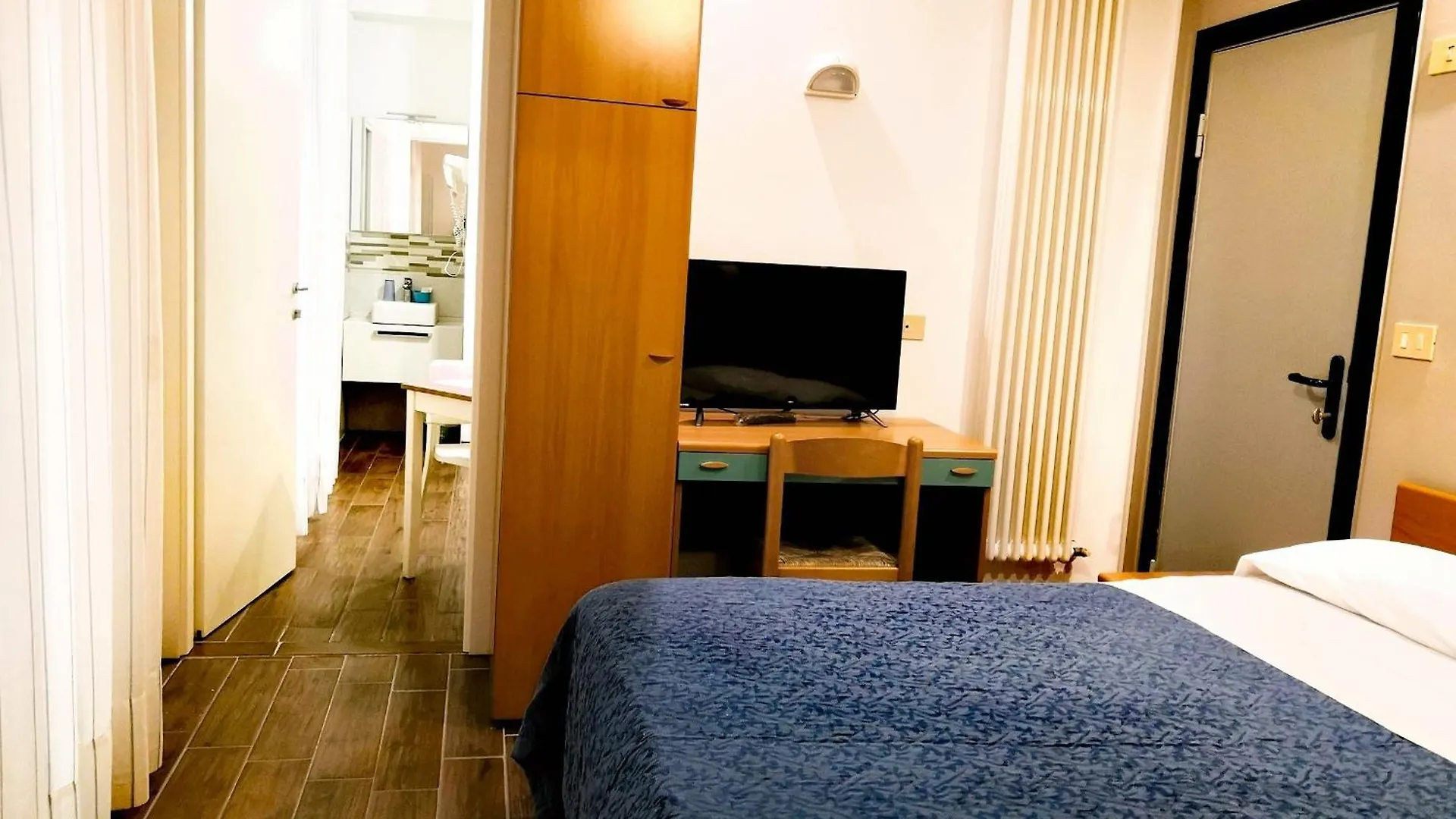 Hotel Iride Suite & Breakfast- Ideale Per Famiglie E Coppie Riccione 2*,  Italy