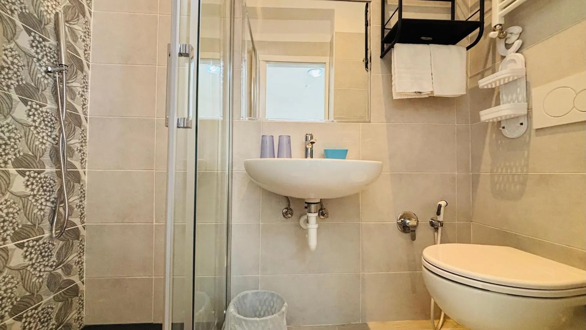 **  Hotel Iride Suite & Breakfast- Ideale Per Famiglie E Coppie Riccione Italy