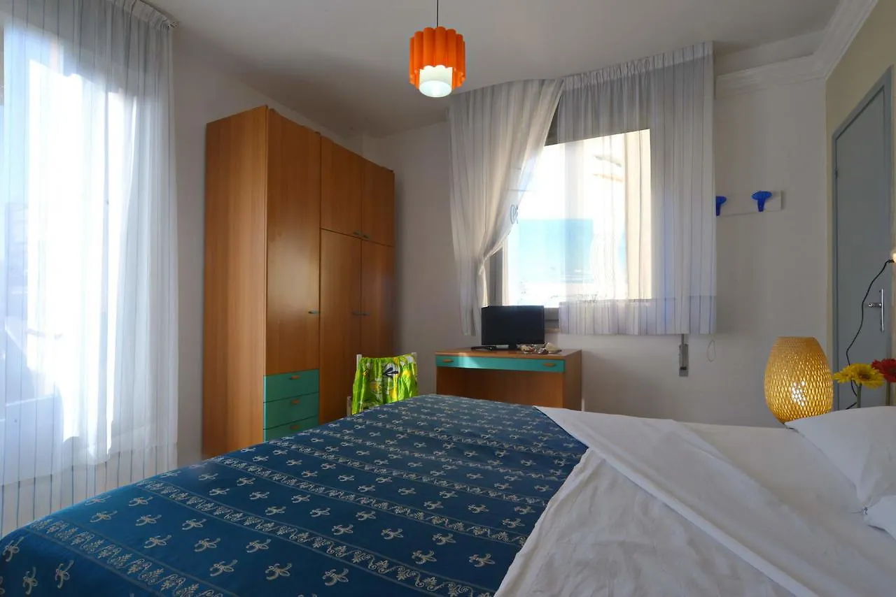 Hotel Iride Suite & Breakfast- Ideale Per Famiglie E Coppie Riccione
