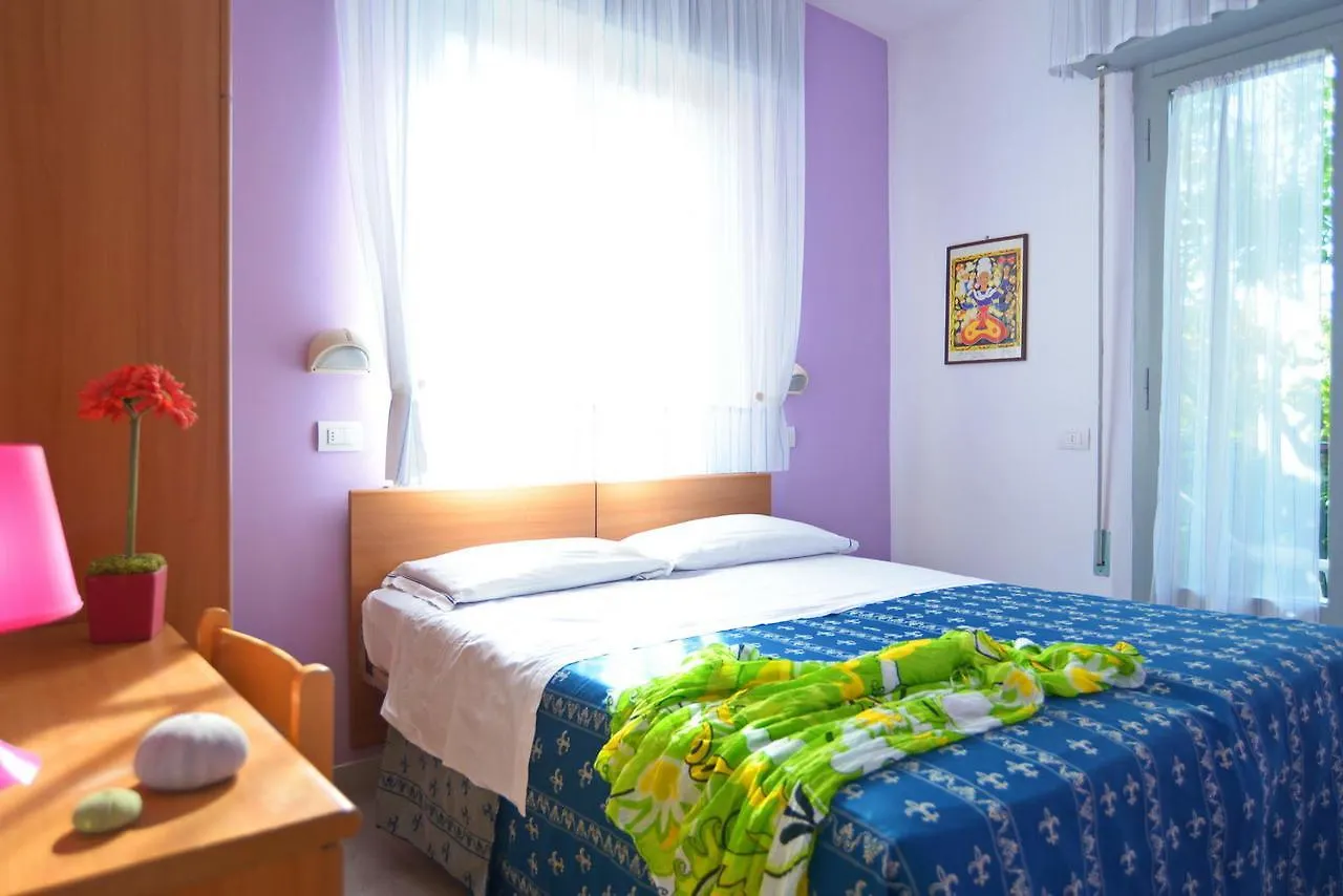 **  Hotel Iride Suite & Breakfast- Ideale Per Famiglie E Coppie Riccione Italy
