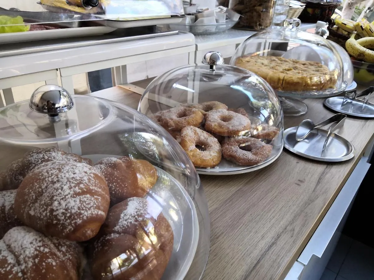 Hotel Iride Suite & Breakfast- Ideale Per Famiglie E Coppie Riccione 2*,  Italy