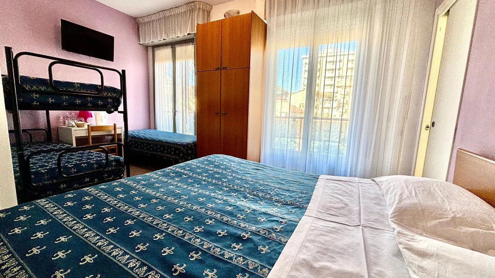 Hotel Iride Suite & Breakfast- Ideale Per Famiglie E Coppie Riccione Italy