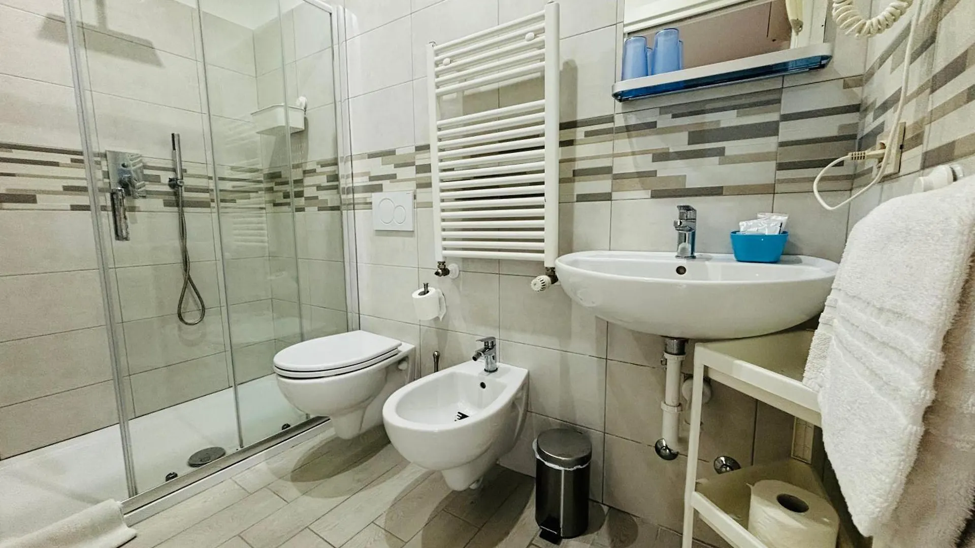 Hotel Iride Suite & Breakfast- Ideale Per Famiglie E Coppie Riccione 2*,  Italy